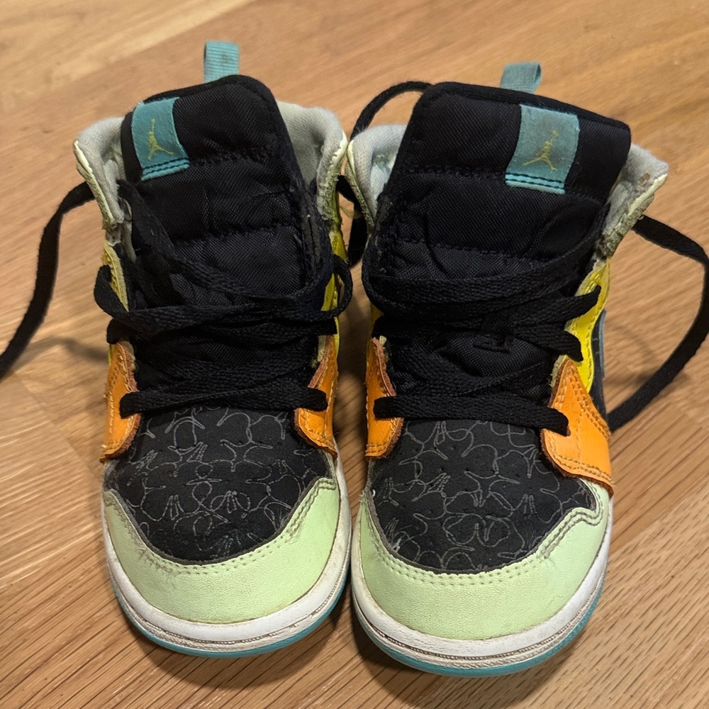 Nike Kids Black and Orange High-Top Sneakers clover edition!!!